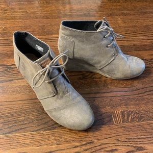 Toms Size 11 Wedge Booties